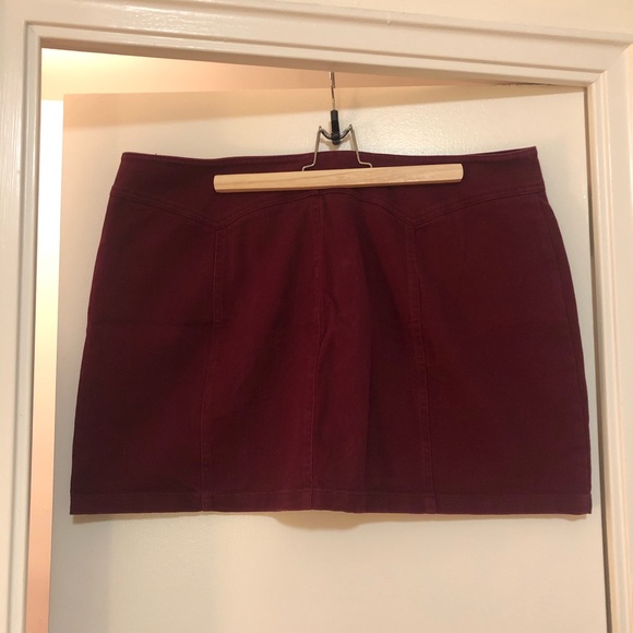 FOREVER 21 burgundy mini skirt - Picture 3 of 6